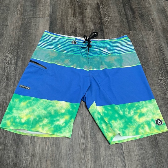 Volcom swimming shorts - Picture 1 of 7